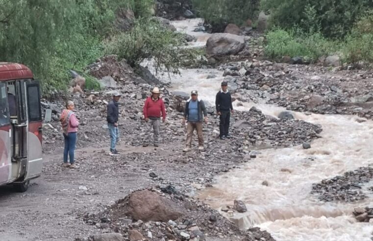 Huaicos obstruyen vías de acceso a anexos en La Unión, Condesuyos y Caravelí 