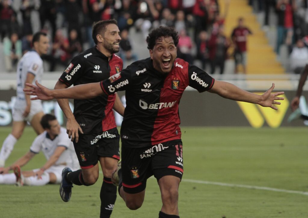 CHOCHERITA. Archimbaud convirtió su segundo tanto con la camiseta melgariana en este año. (Foto: Jorge Esquivel)