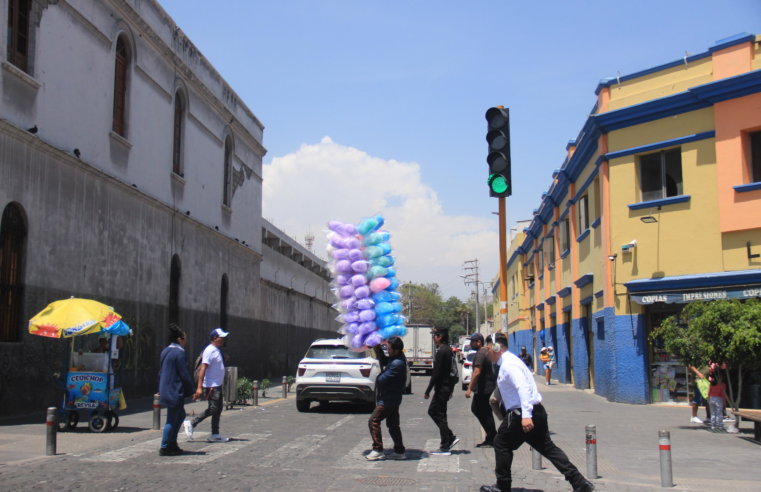 Semáforos malogrados son un peligro para peatones y conductores