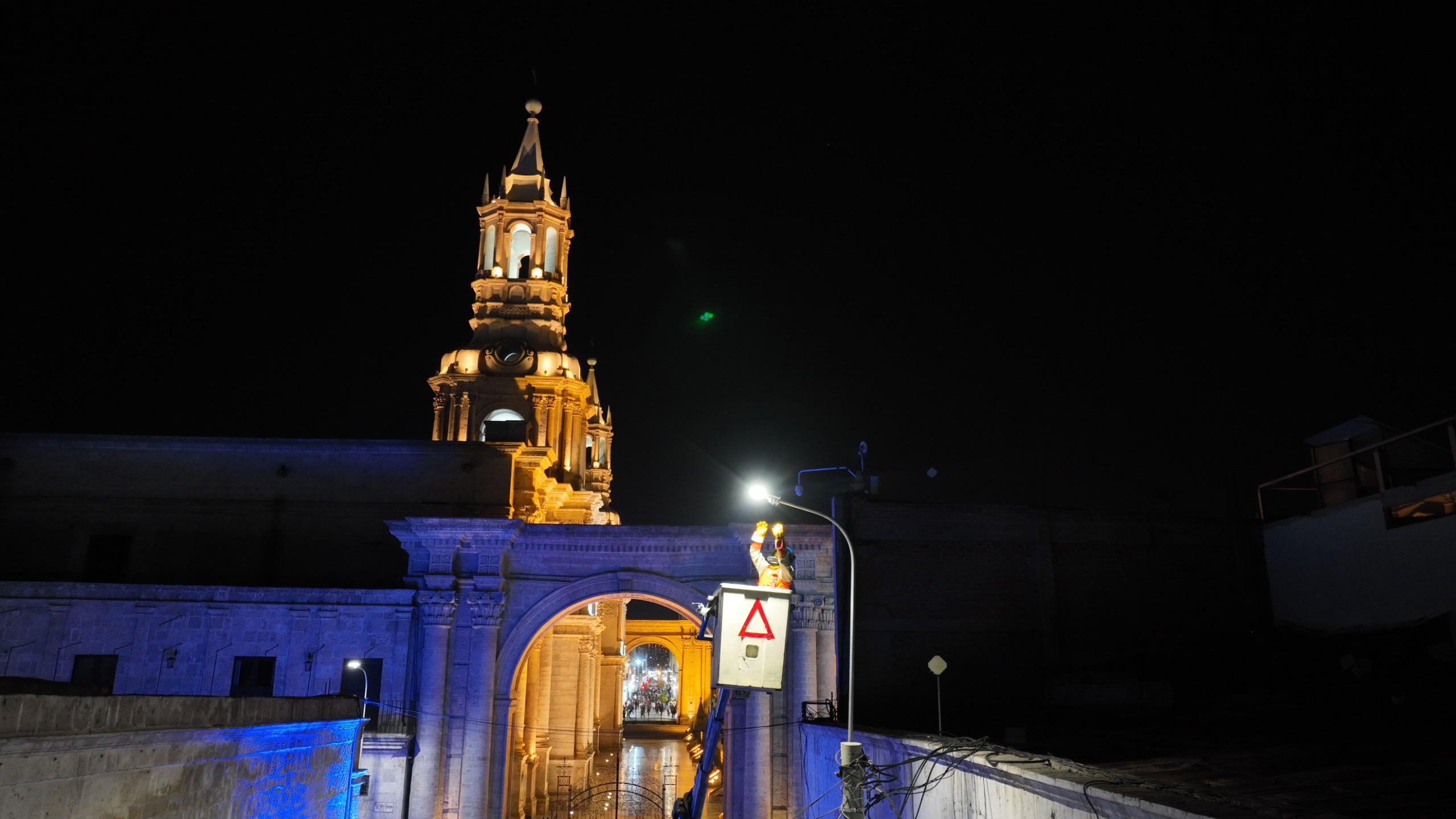 SEAL instala 1345 luces led en calles del  Centro Histórico