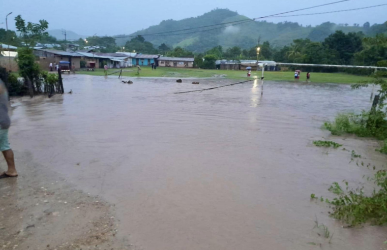 Inundaciones dejan más de 900 familias damnificadas