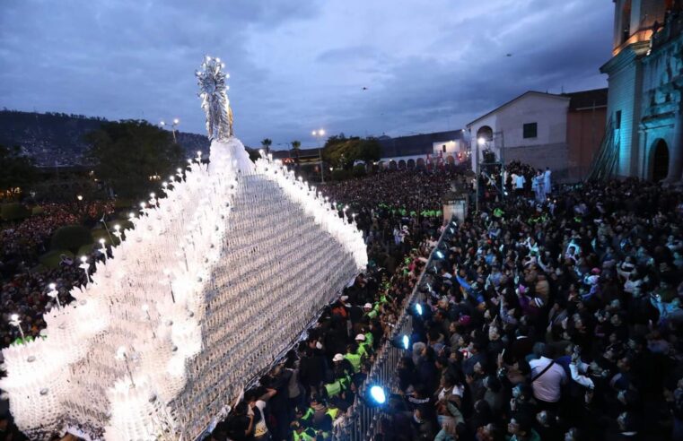 Multitud acompañó a la procesión de Pascua de Resurrección