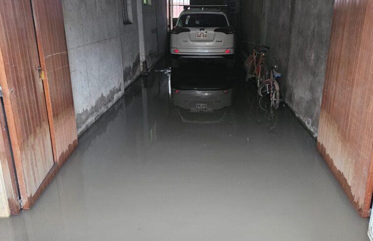 Así lucían cuatro viviendas tras inundación con aguas servidas en Sachaca