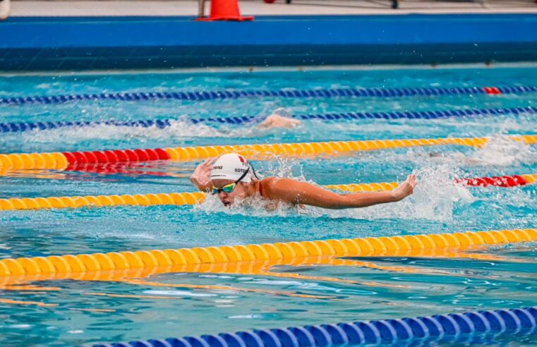 Nadadora Alexia Sotomayor bate récord y se prepara para competir en Paris