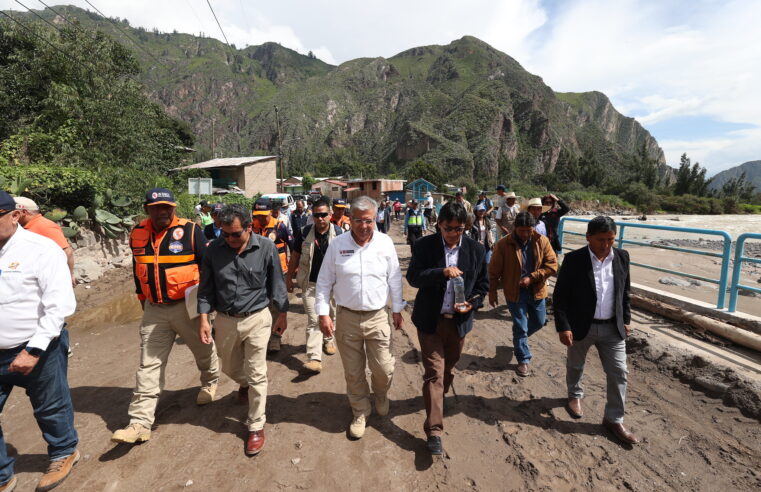 Ministro de Defensa visita La Unión para evaluar emergencia por lluvias