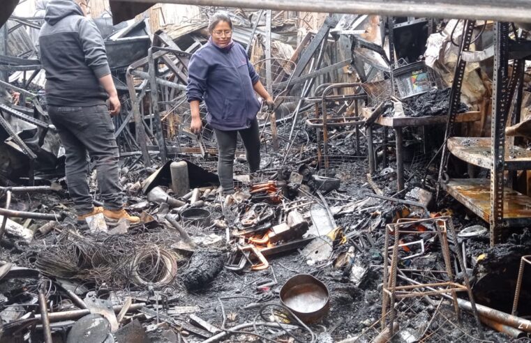 Comerciantes enfrentados por dinero que se recaudó para ayudarlos tras incendio