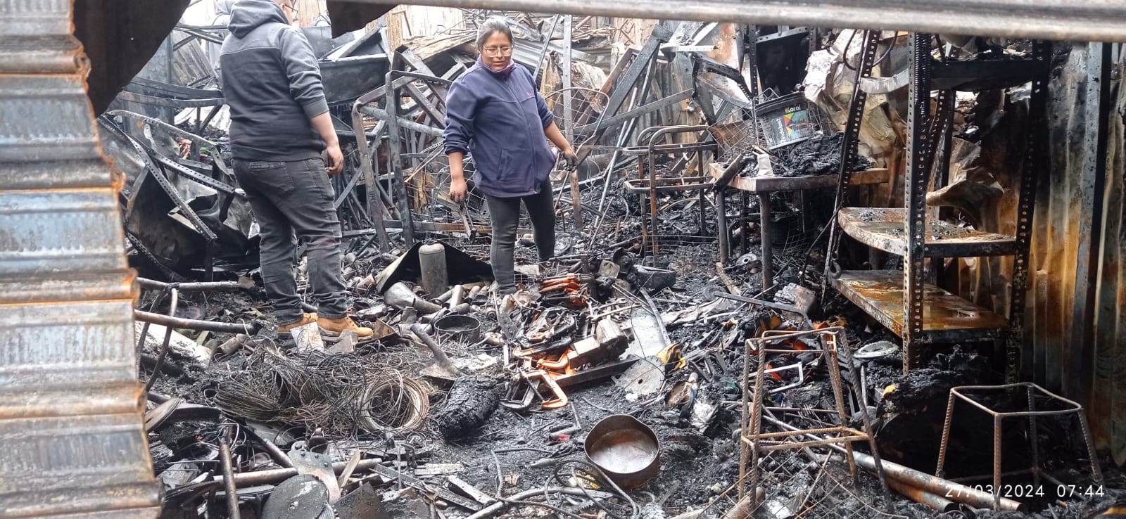 Comerciantes enfrentados por dinero que se recaudó para ayudarlos tras incendio