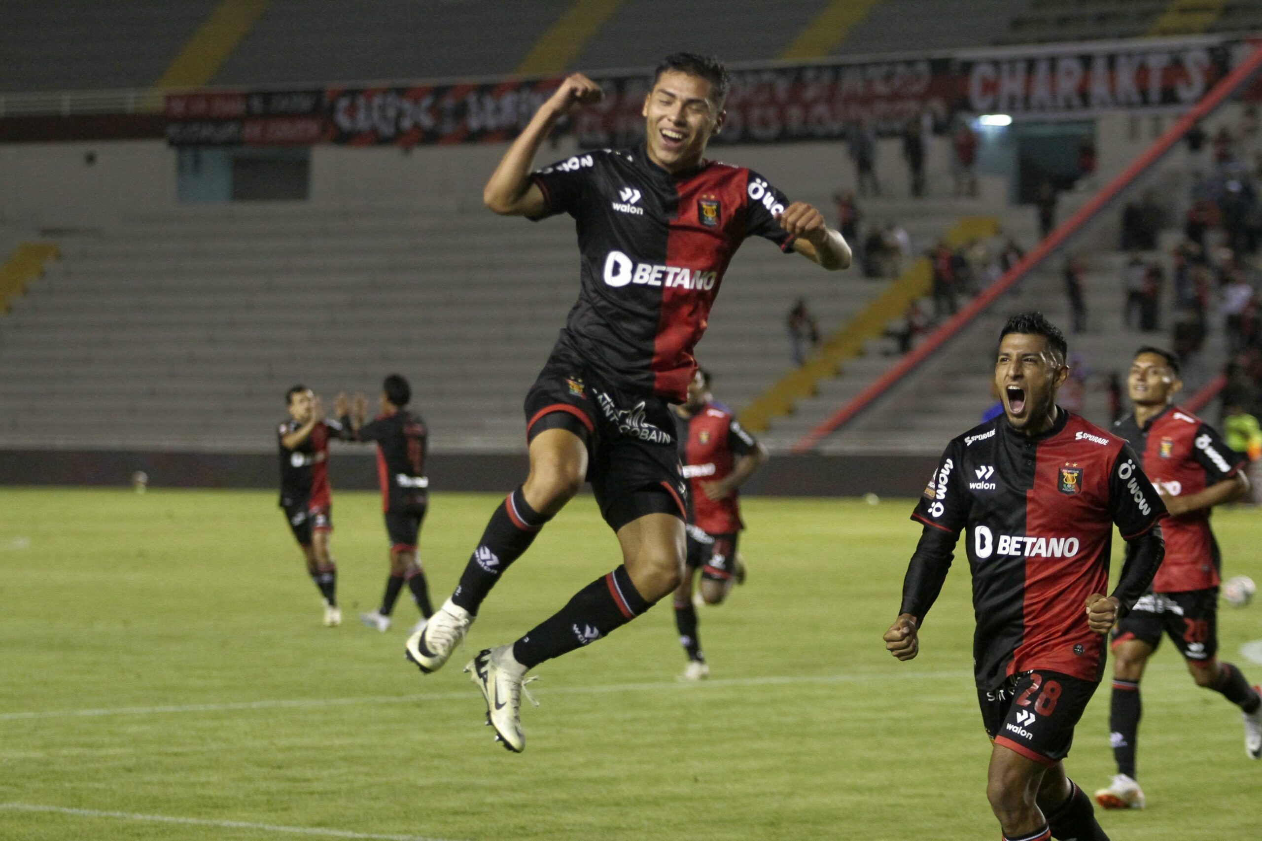 Imagenes del triunfo de Melgar ante Manucci