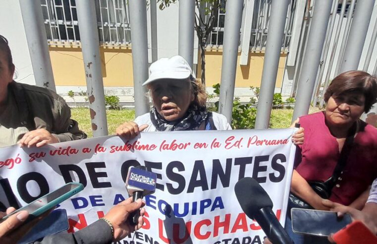 Docentes jubilados exigen incremento de pensiones