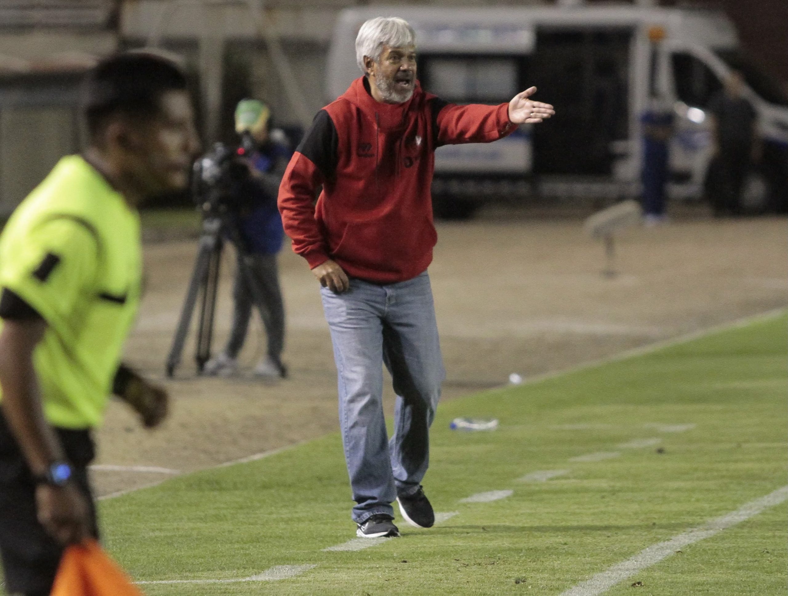 Carlos Mannucci solo buscó enfriar el partido