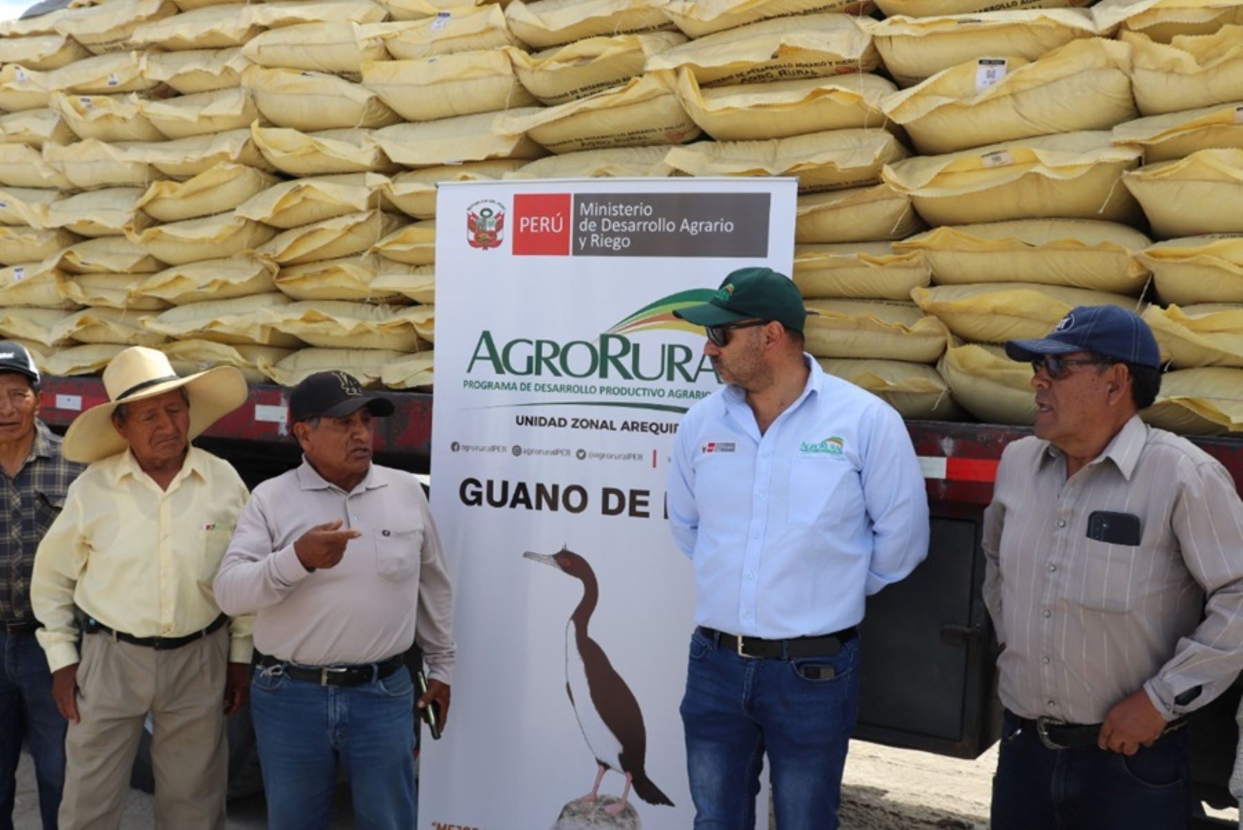 Agro Rural entregó 60 toneladas de guano a los agricultores de Majes