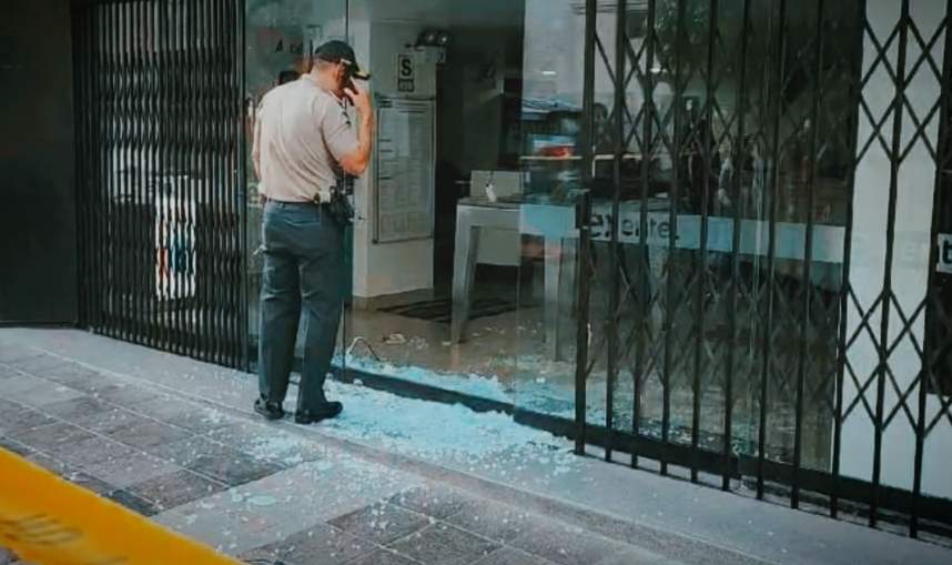 Roban S/20 mil de tienda de celulares ubicada en el Centro Histórico 