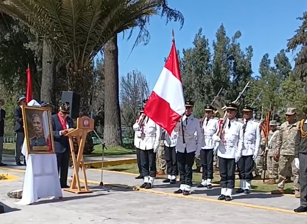 Realizan ceremonia de desagravio tras remodelación de estatua de Francisco Bolognesi