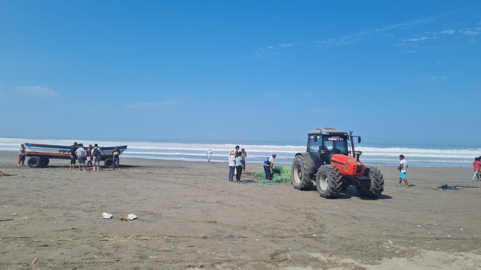 Pescador artesanal desaparece tras fuerte oleaje en Camaná