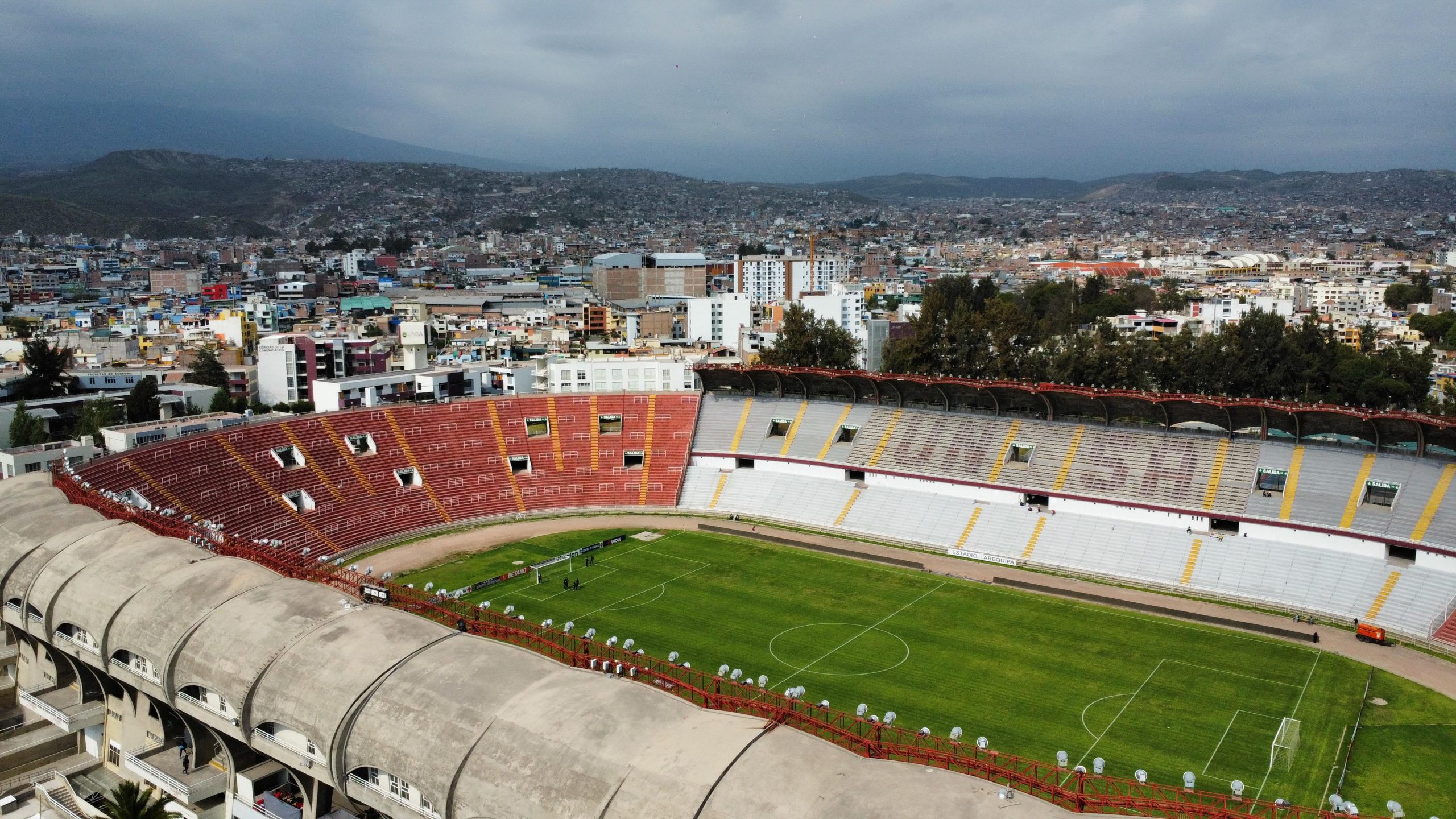 Monumental con nueva iluminación y pista atlética