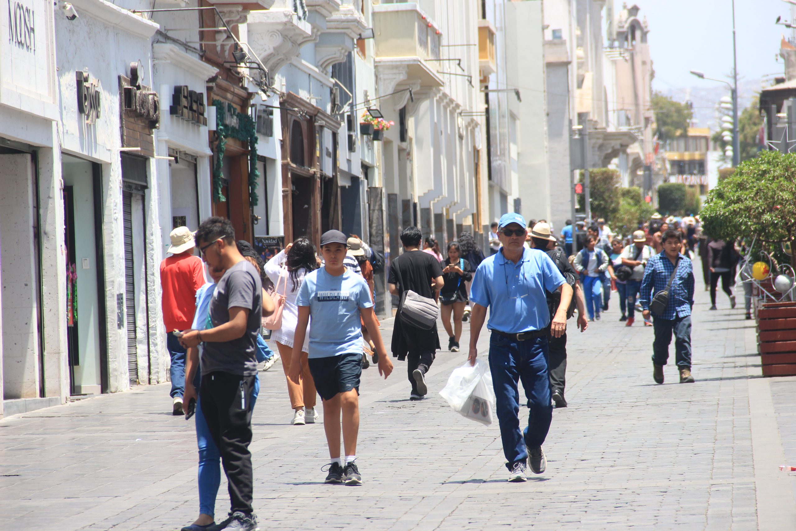 Ocho de cada 10 arequipeños rechaza a las autoridades regionales y provinciales 