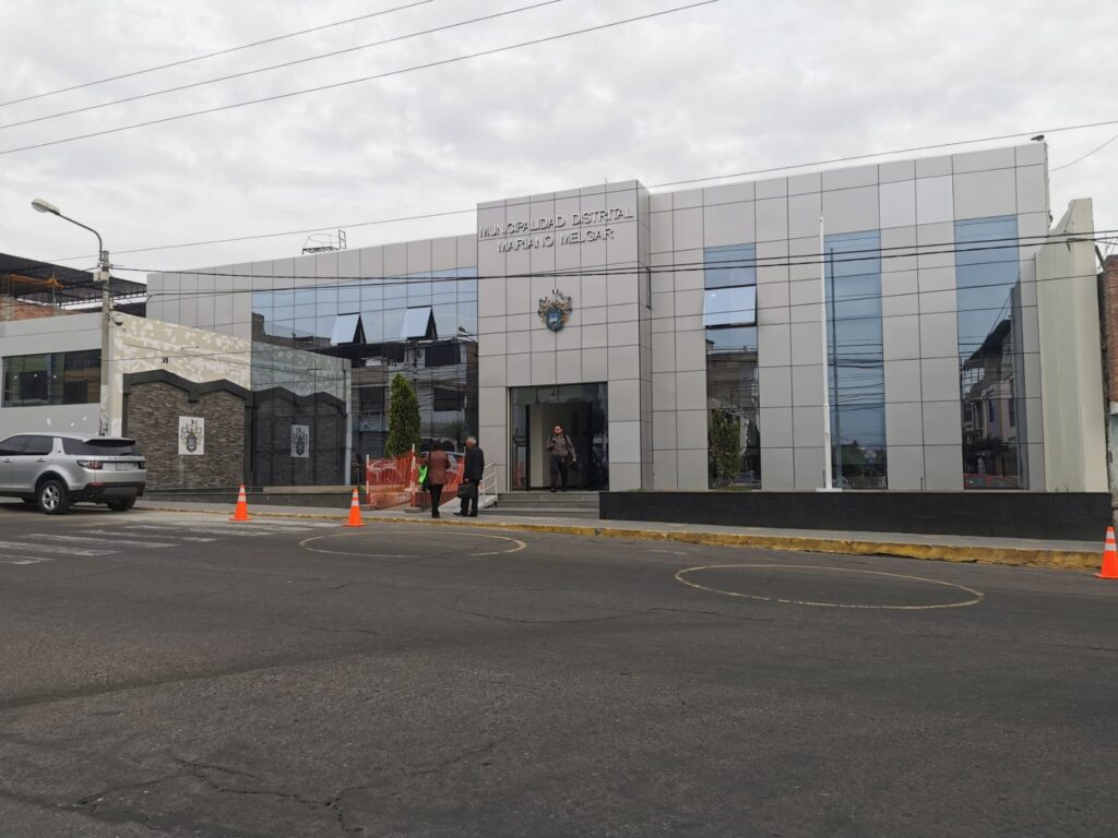 Policía interviene municipio de Mariano Melgar por presunto mal uso de equipos