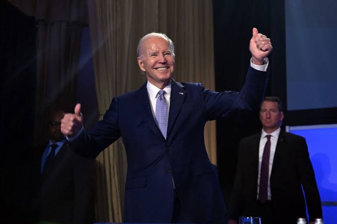 Biden casi empata con Trump en presidenciales, según encuesta