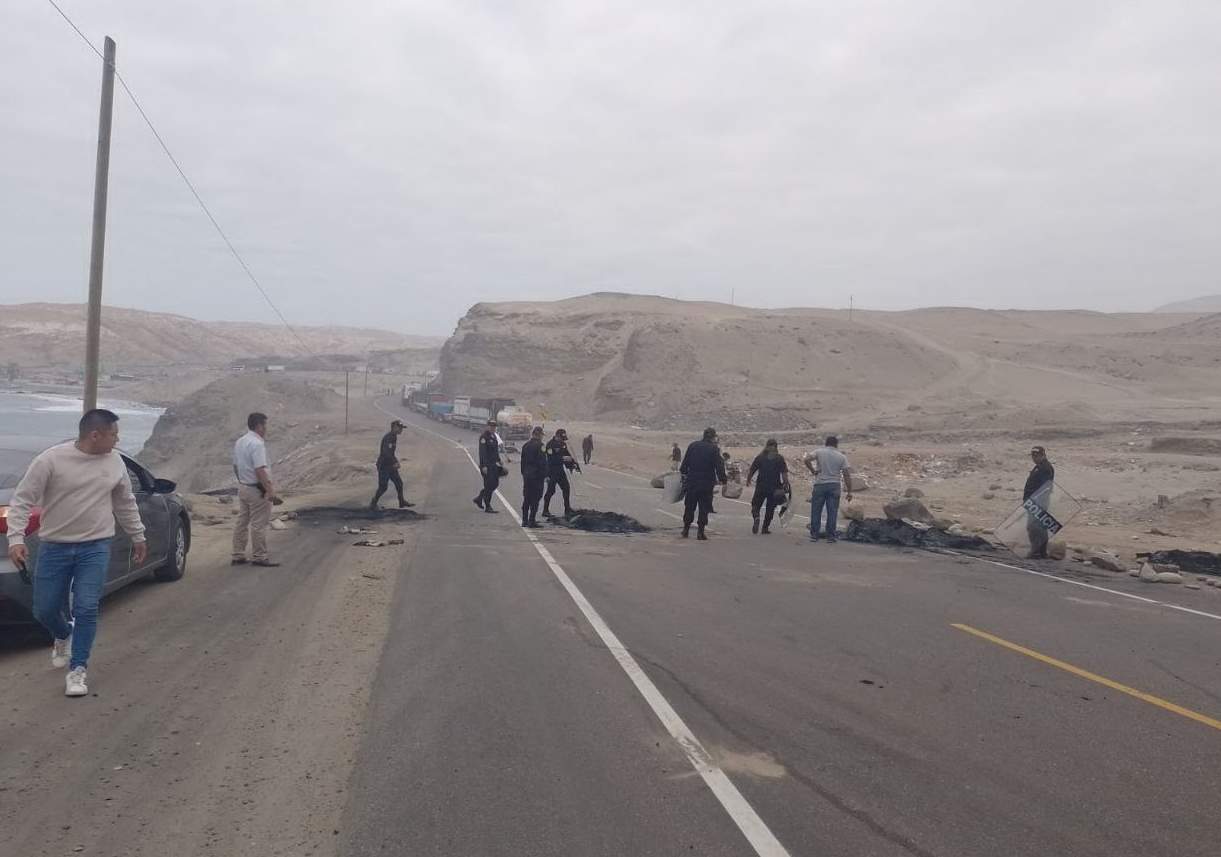 Población de Ocoña protesta por demoras en proyecto de agua y desagüe para La Planchada 