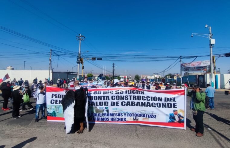 Pobladores de Cabanaconde protestan por demora en construcción de centro de Salud 