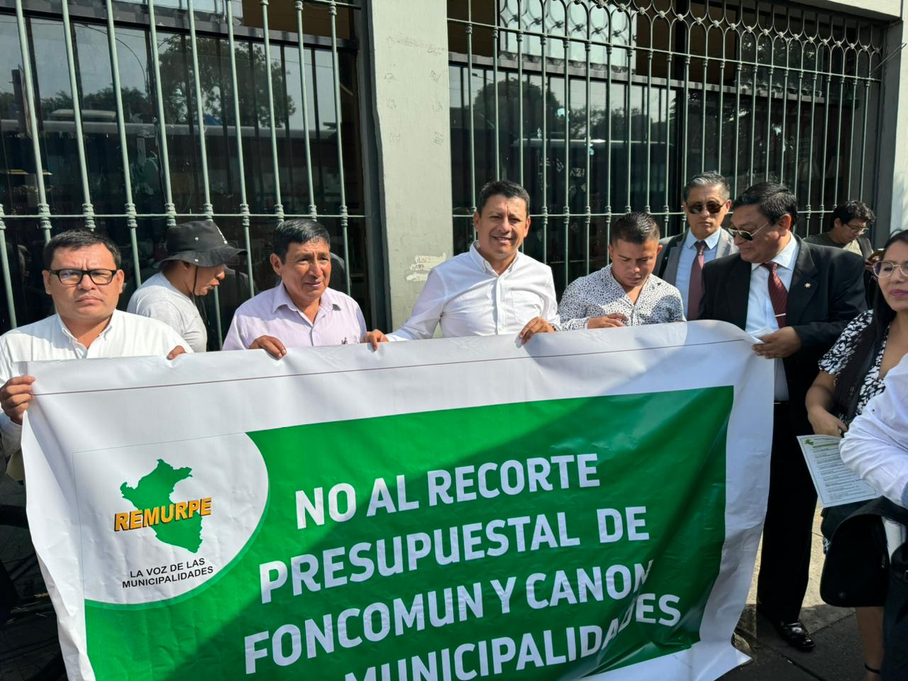 Alcaldes protestan por reducción de presupuesto en S/ 183 millones