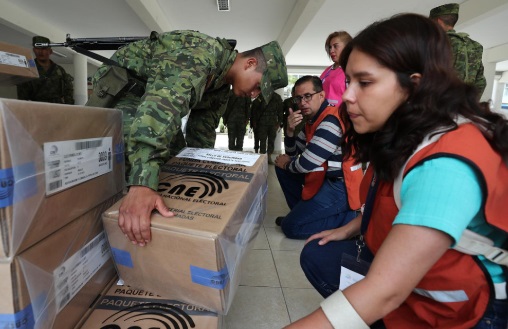 Gobierno de Ecuador garantiza energía para  referéndum de hoy