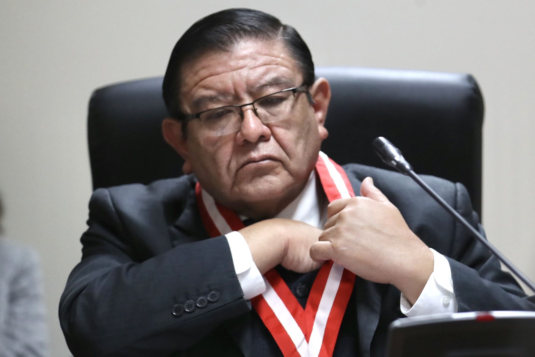 En Congreso aprueban informe que denuncia al presidente del JNE