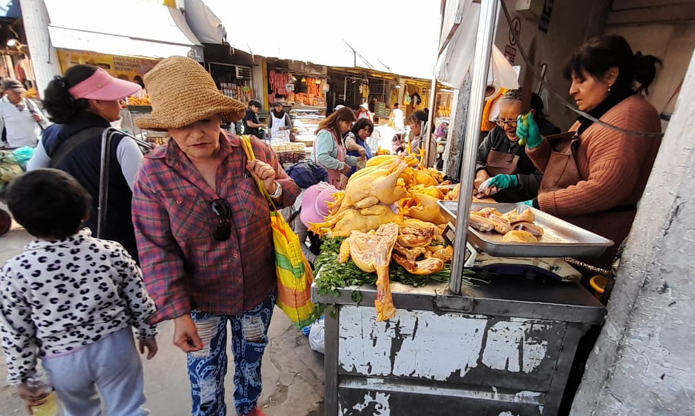 Precio del pollo bordea los diez soles por fechas conmemorativas