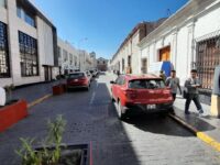 Malos conductores han convertido en playa privada la tercera cuadra de la calle San Francisco.