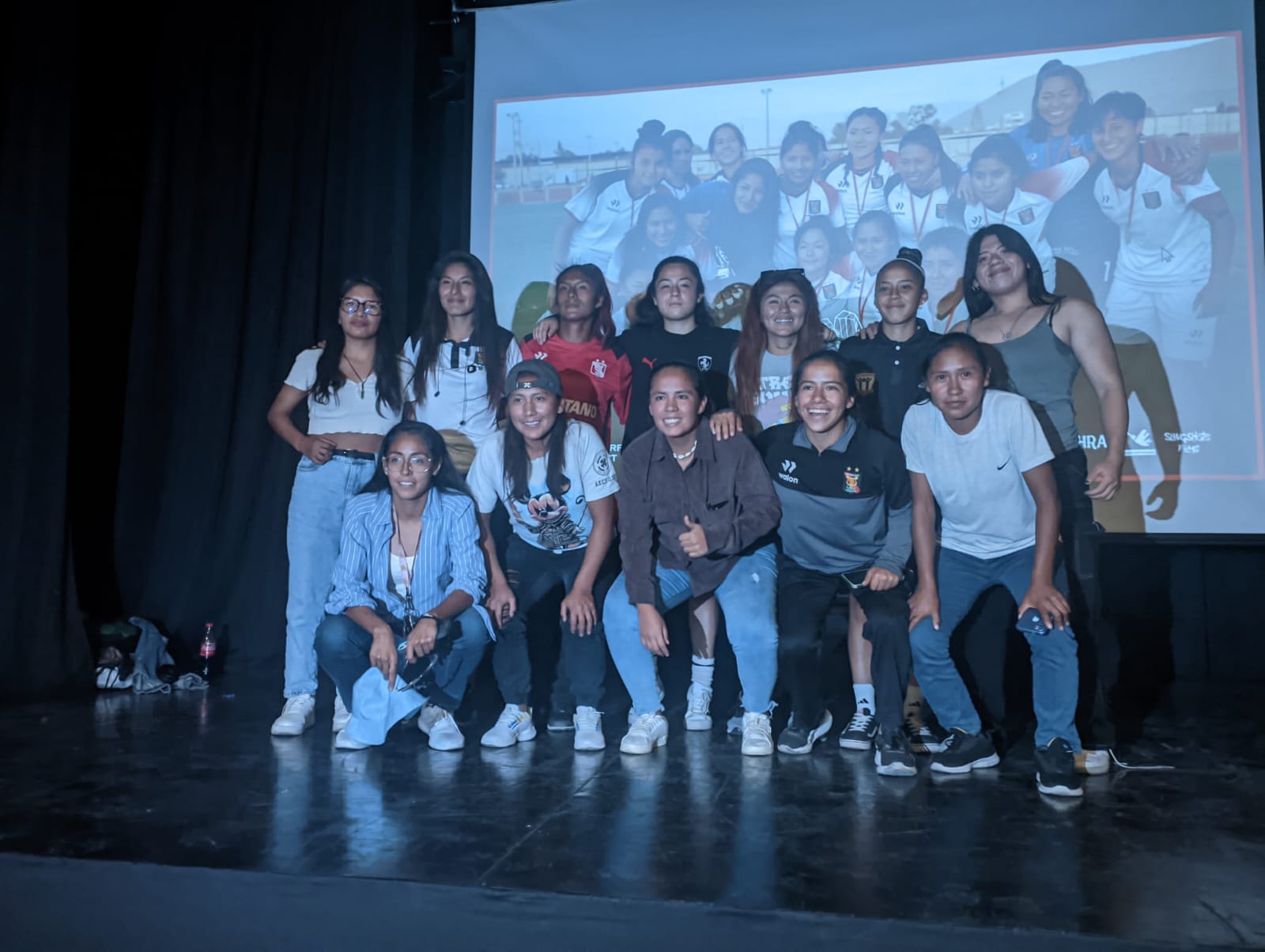 «Campeonas 2022», jugadoras del FBC Melgar en la pantalla grande