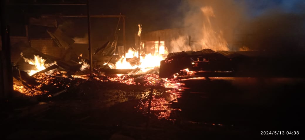 Incendio deja daños materiales en el área de Carpintería del GRA