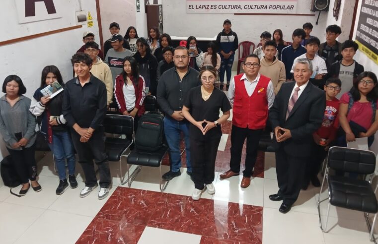 Capacitan a jóvenes sobre constitución de empresas y Ley de Municipalidades