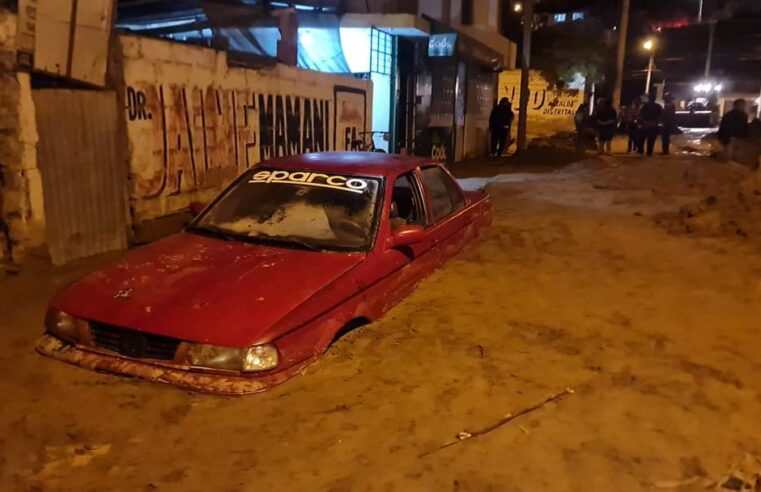 Rotura de tubería en Camaná causa inundaciones en 20 viviendas