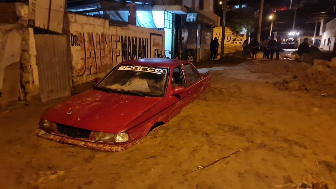 Rotura de tubería en Camaná causa inundaciones en 20 viviendas