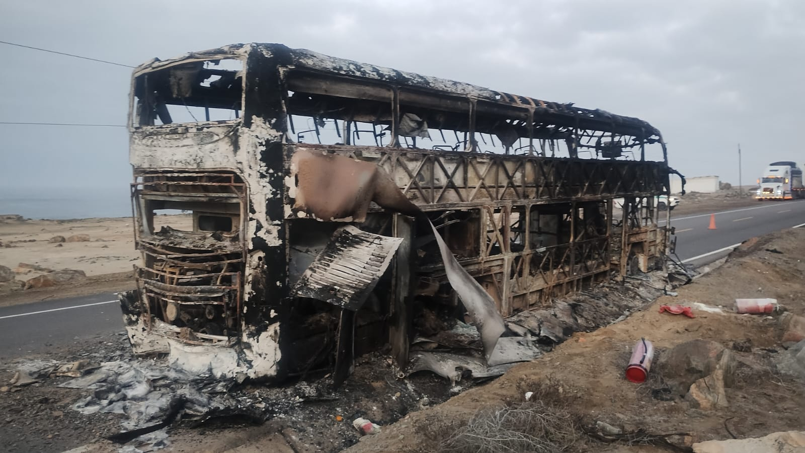 Bus se incendia en Atico y pasajeros salvan de milagro