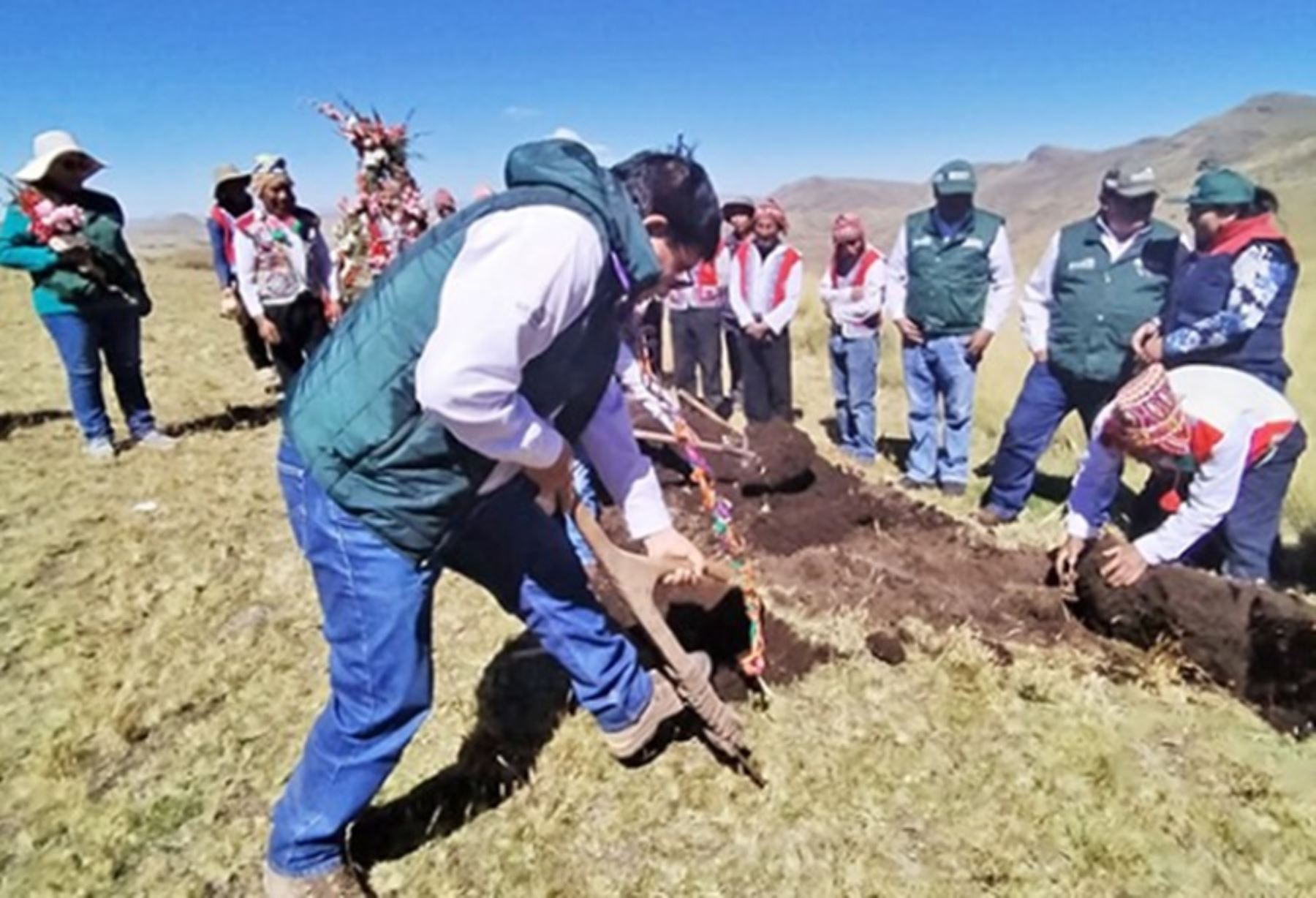 Inician recuperación de praderas en beneficio de 900 productores