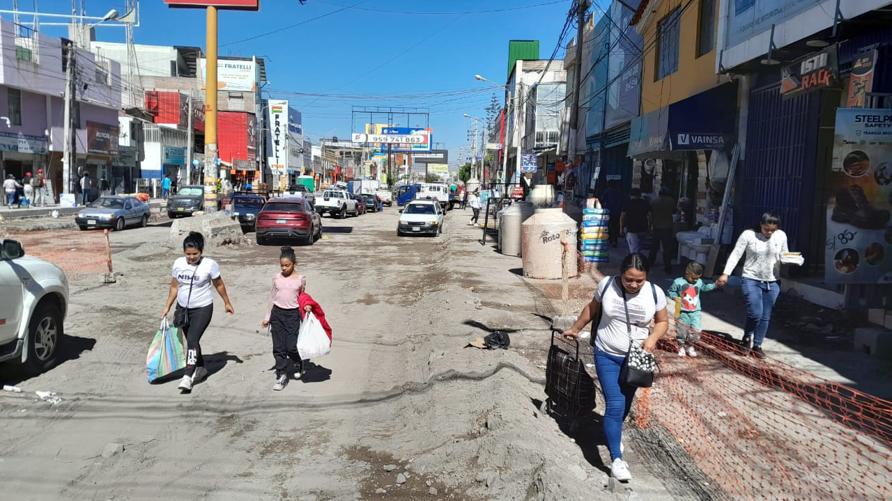 Aplazo de obras en avenida Jesús perjudica a comerciantes