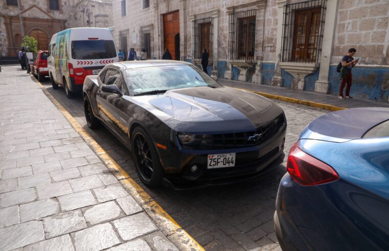 Policía sancionará a vehículos particulares que infrinjan plaqueo