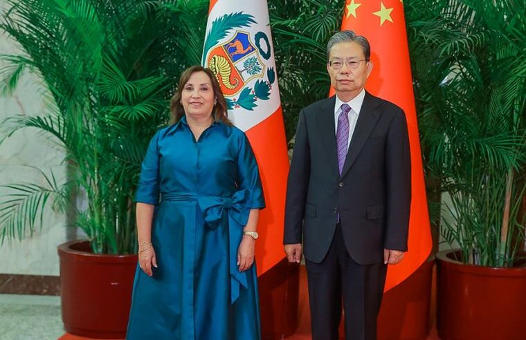 Presidenta Dina Boluarte se reunió con el primer ministro de China