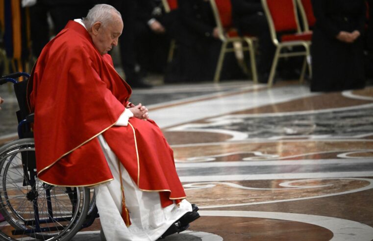 Papa Francisco pide atención a los pobres y a los jóvenes