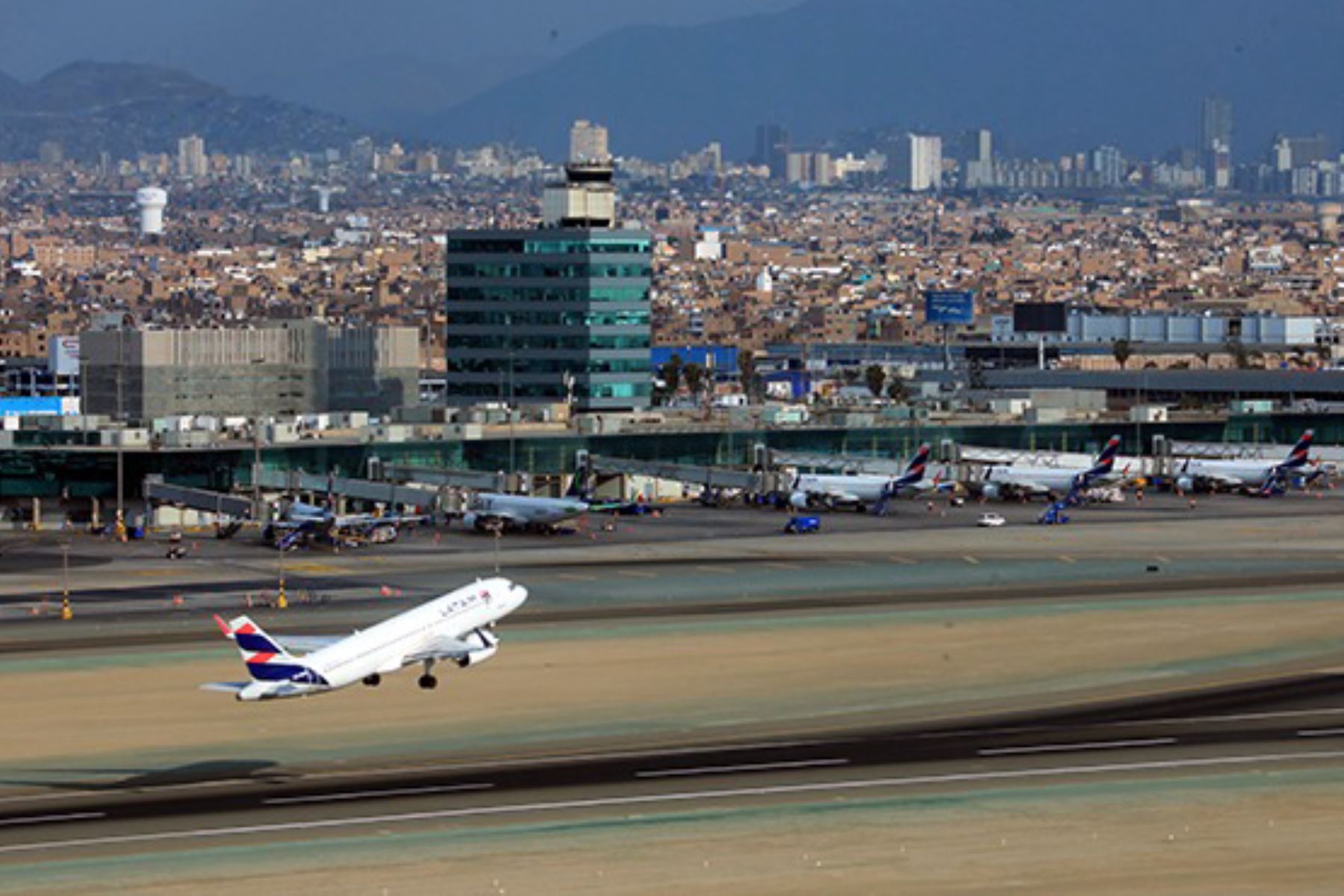 Anuncian reorganización de Corpac y reestructurarán servicios aeroportuarios