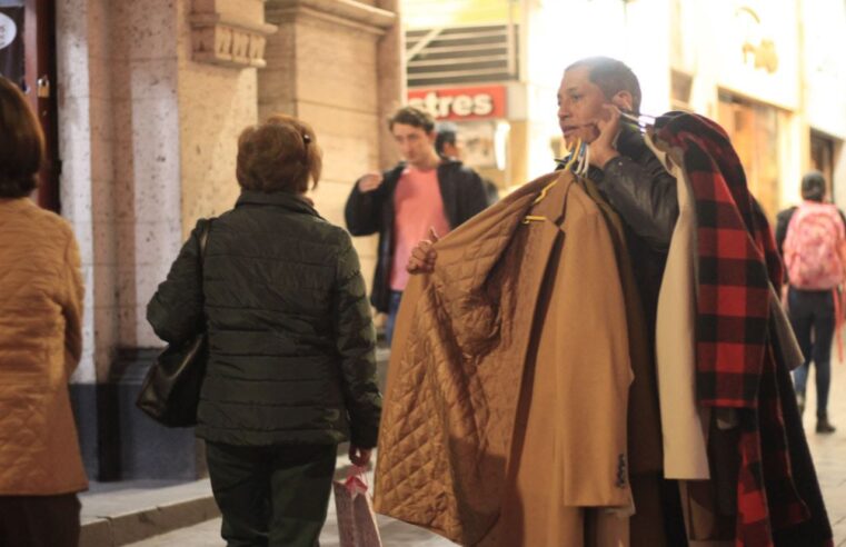 Aumenta demanda de ropa de abrigo, antigripales y cítricos