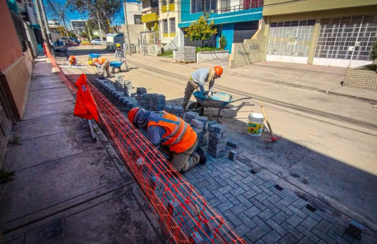 Inician trabajos de mejoramiento de vías en Urb. La Perla y la Perlita