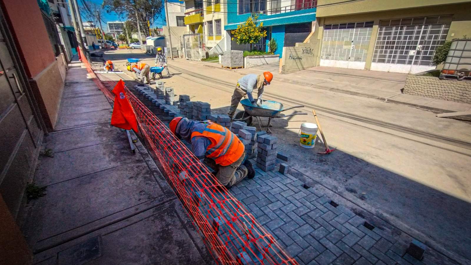 Inician trabajos de mejoramiento de vías en Urb. La Perla y la Perlita