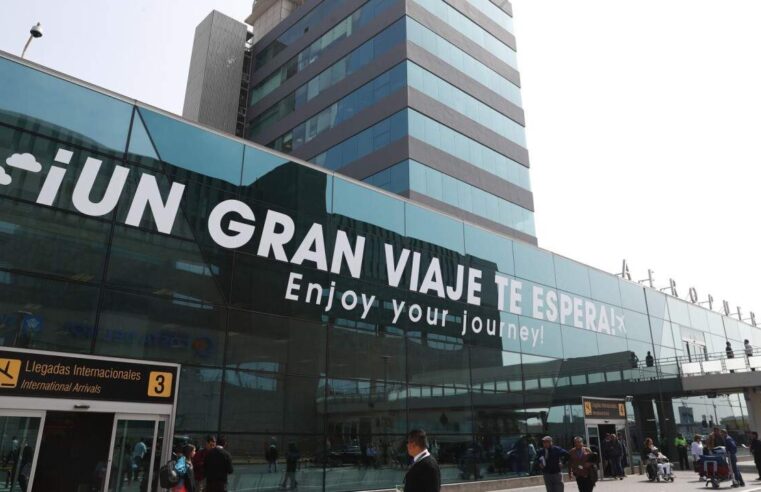 Ministro de Transportes será citado a Fiscalización por caos en aeropuerto