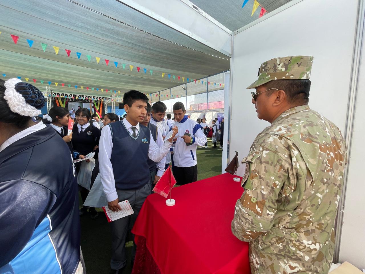 Feria de Orientación Vocacional congregó a casi mil estudiantes