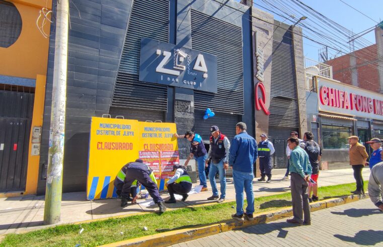 Encierran a personas para evitar clausura de local en Av. Dolores