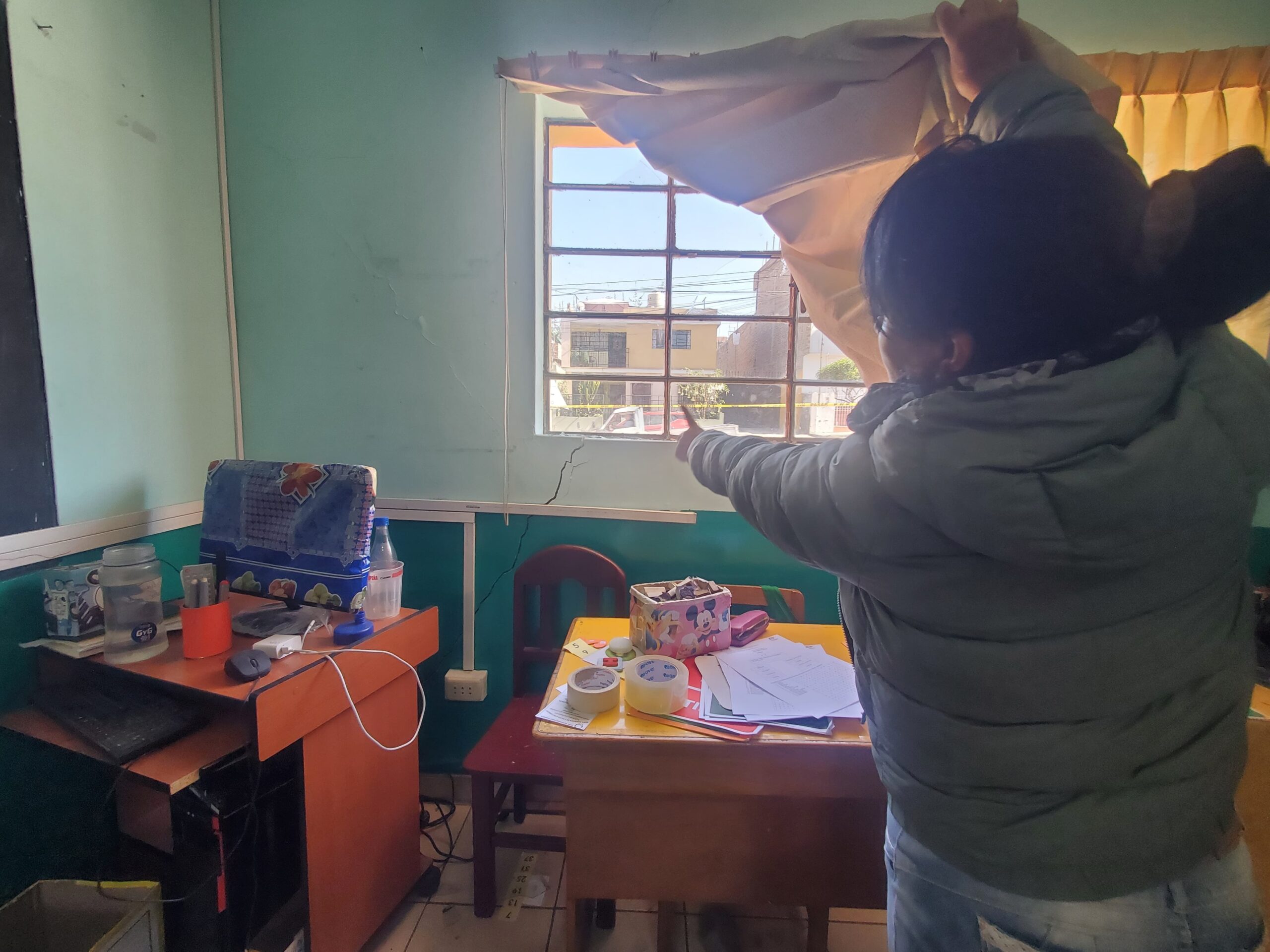 AGUA DEL DESAGÜE INUNDA COLEGIO DE NIÑOS CON HABILIDADES ESPECIALES