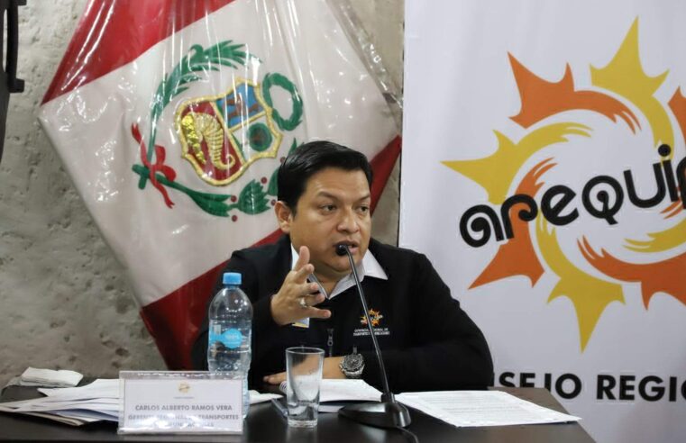 Gobernador se enfrenta al CR y no retirará al gerente de Transportes