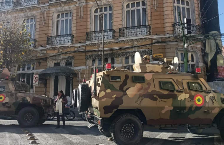 Tanques y militares armados intentan tomar Palacio de Gobierno en Bolivia